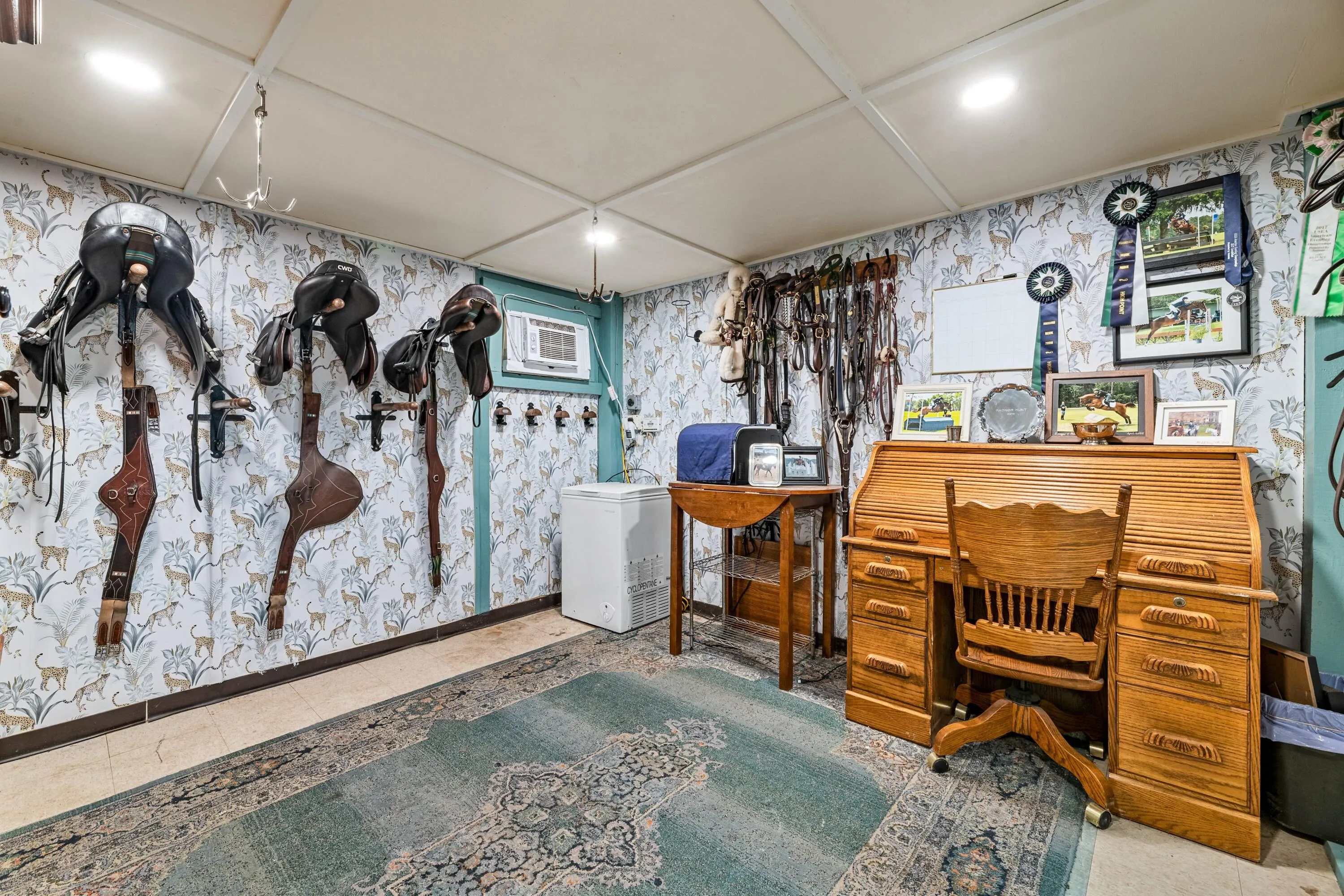 Center Aisle 7 Stall Barn
