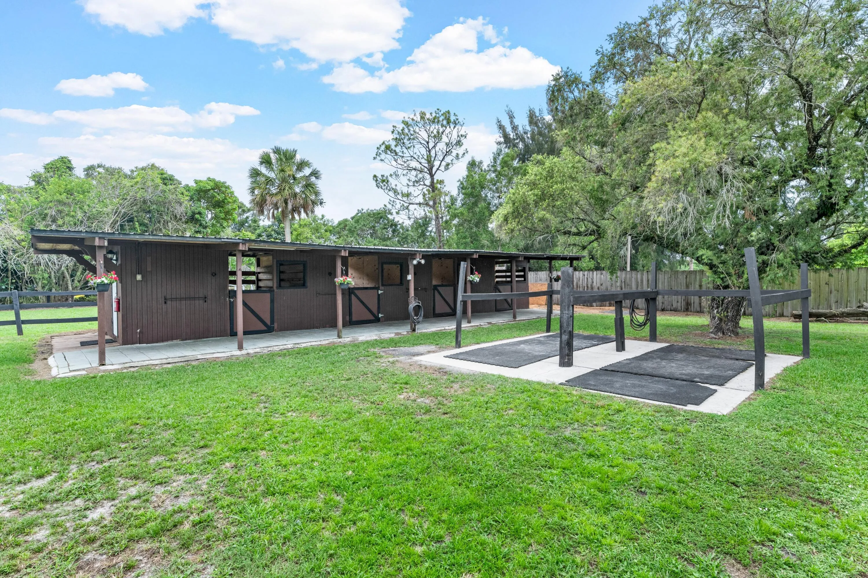 4 Stall Barn with Runouts and Feed/Tack Room