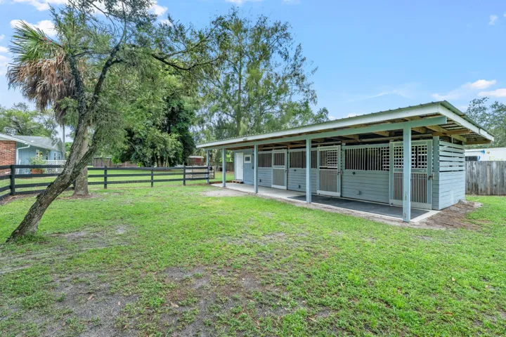 3 Stall Barn with Tack Room