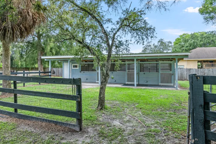 3 Stall Barn with Tack Room