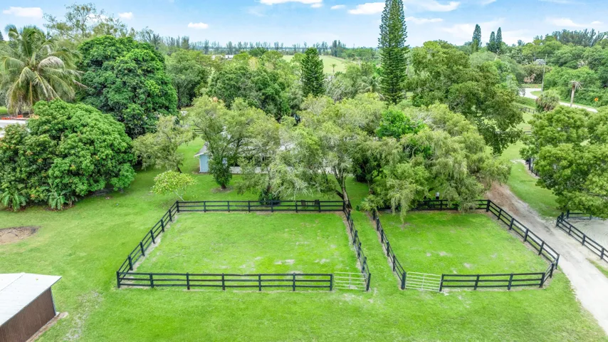 7 Large Paddocks
