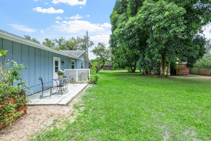 Private entrance into studio w/ full kitchen, bath and laundry