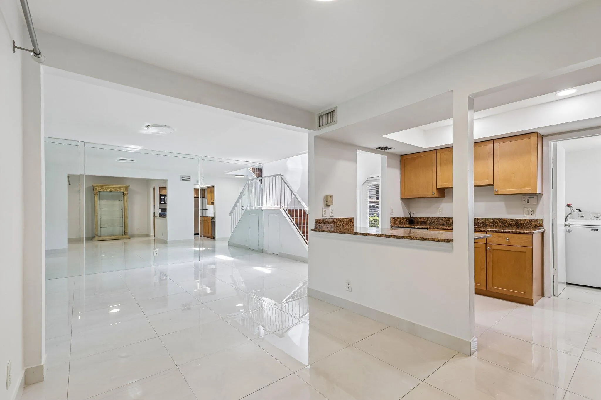 10-web-or-mls-NW 2nd Ave-S2906-010