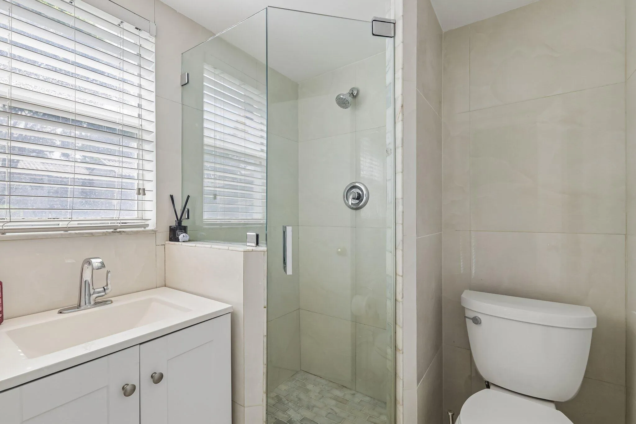 17-web-or-mls-NW 2nd Ave-S2906-017