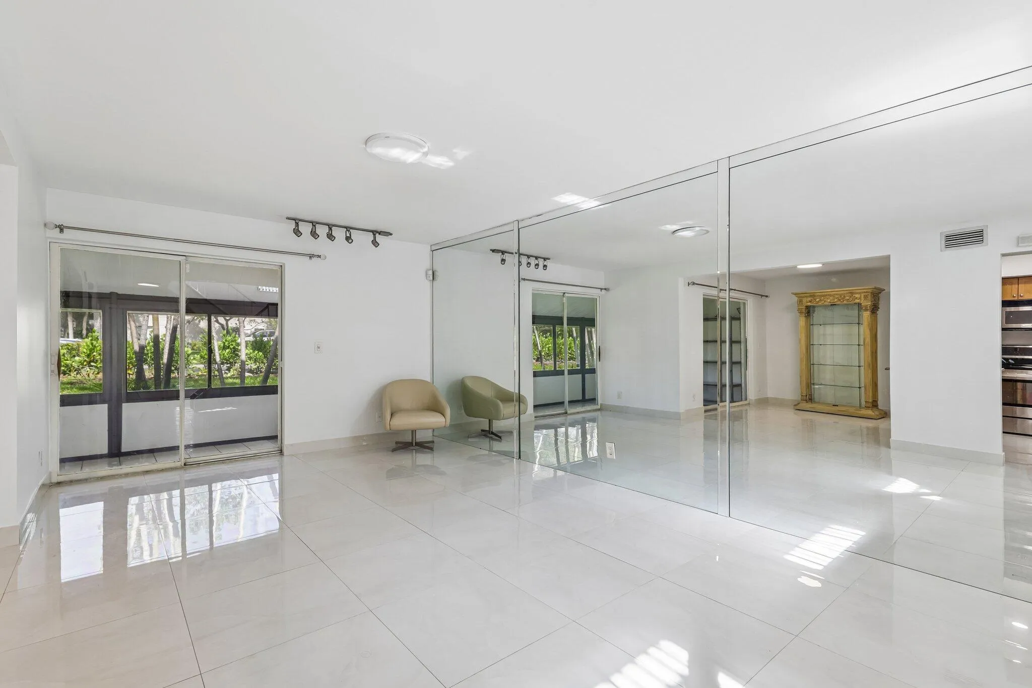 5-web-or-mls-NW 2nd Ave-S2906-005