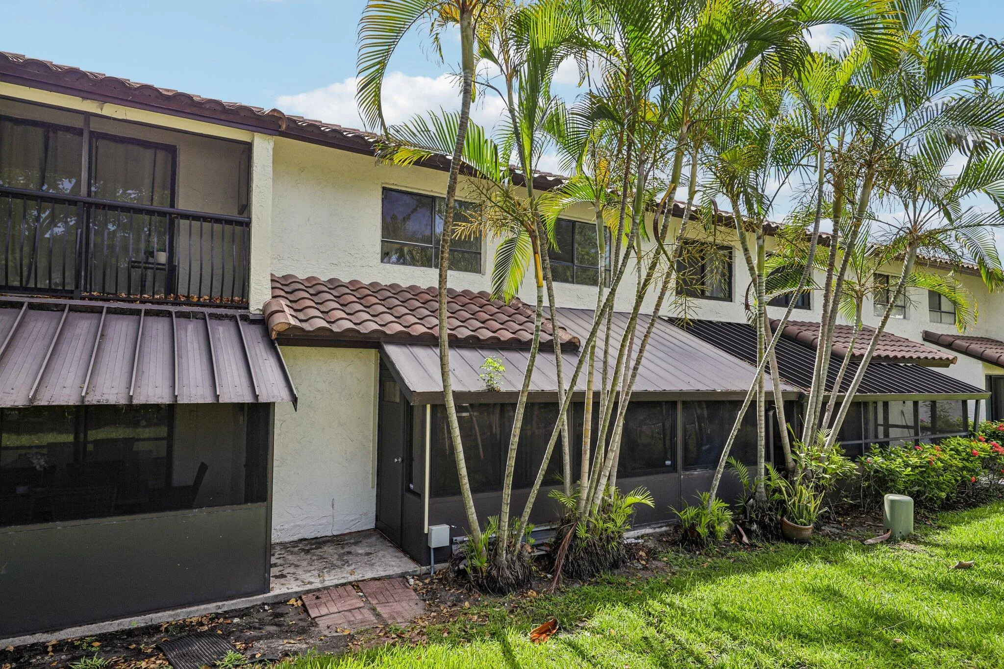 27-web-or-mls-NW 2nd Ave-S2906-027