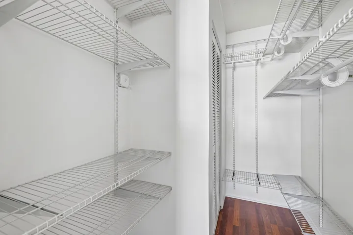 24-web-or-mls-NW 2nd Ave-S2906-024