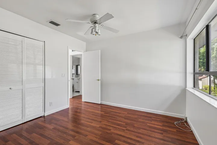 23-web-or-mls-NW 2nd Ave-S2906-023