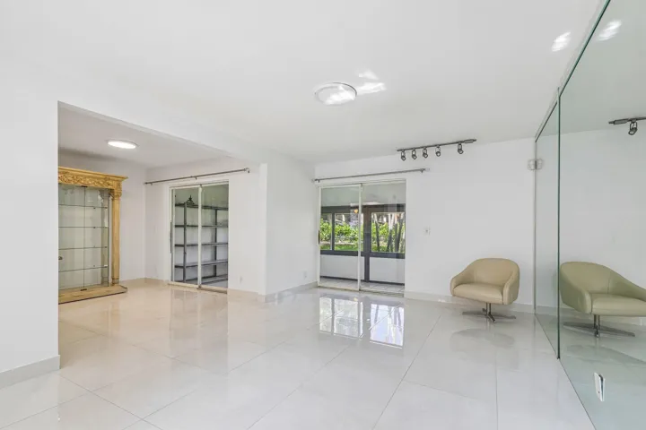 6-web-or-mls-NW 2nd Ave-S2906-006