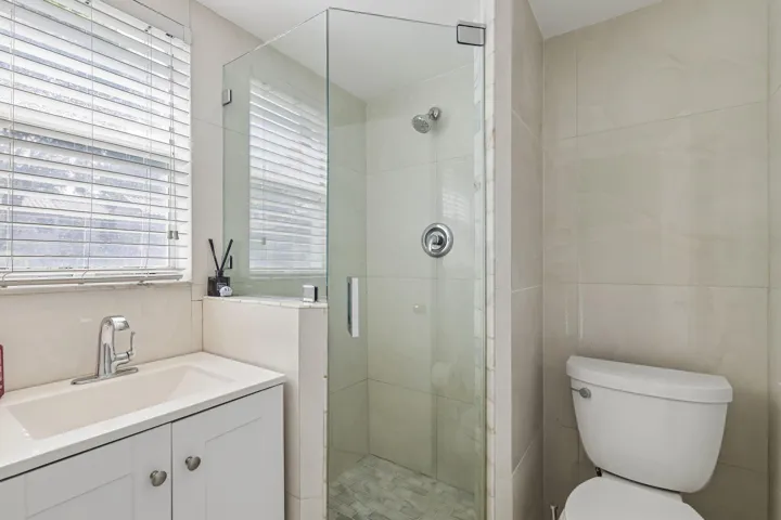 17-web-or-mls-NW 2nd Ave-S2906-017
