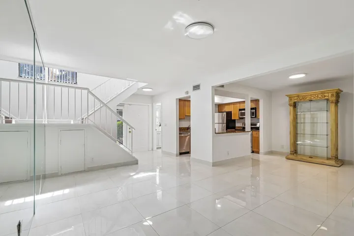 9-web-or-mls-NW 2nd Ave-S2906-009