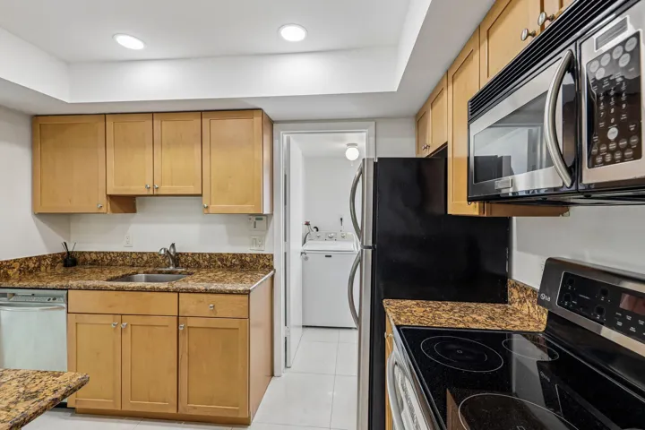 12-web-or-mls-NW 2nd Ave-S2906-012