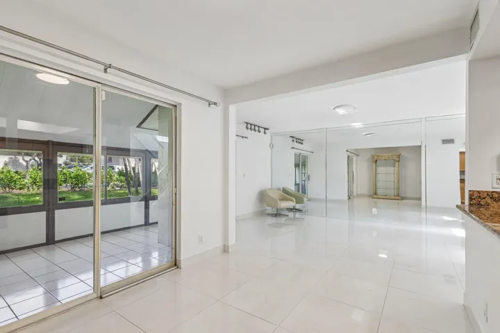 7-web-or-mls-NW 2nd Ave-S2906-007
