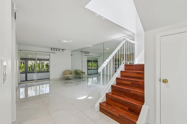 4-web-or-mls-NW 2nd Ave-S2906-004
