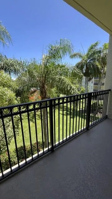 Spacious Balcony Overlooking Beautiful Greenspace