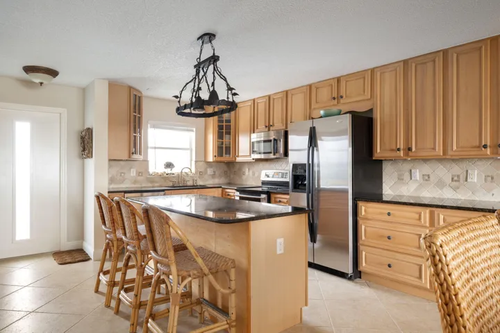 11-web-or-mls-4049 Ocean Dr 505--13