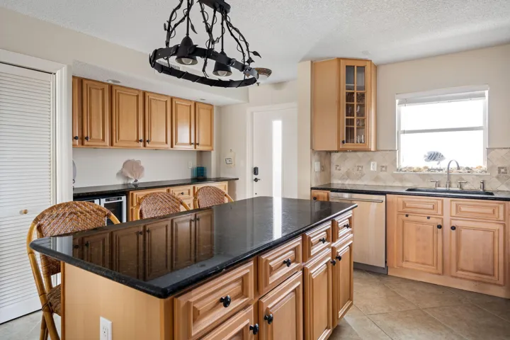16-web-or-mls-4049 Ocean Dr 505--14