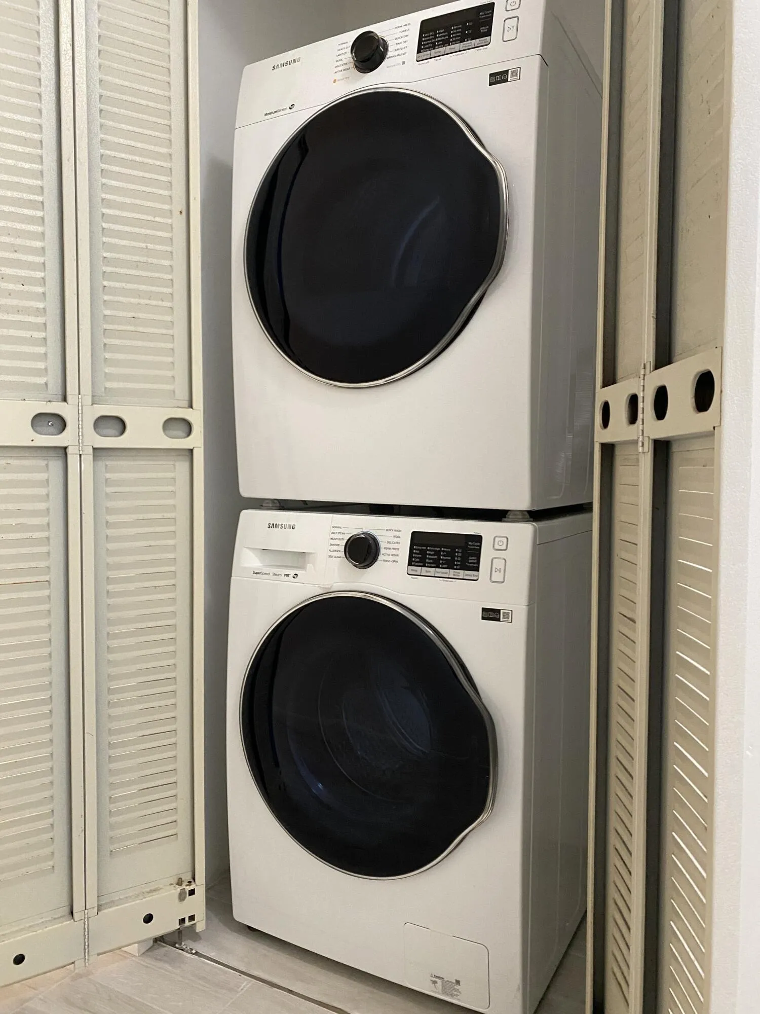 LAUDRY CLOSET