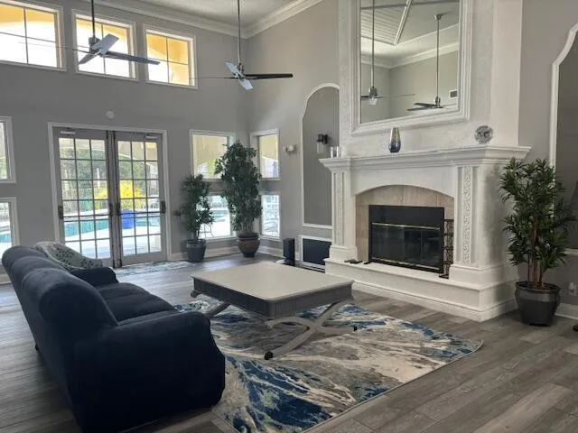 CLUBHOUSE