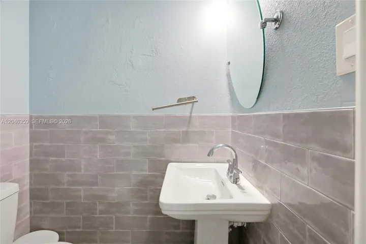 efficiency full bathroom