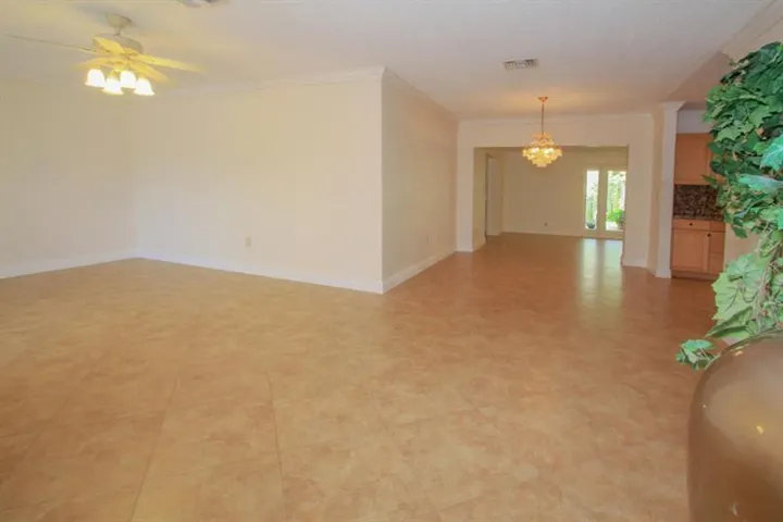 Main living room, a lot of space for big furniture