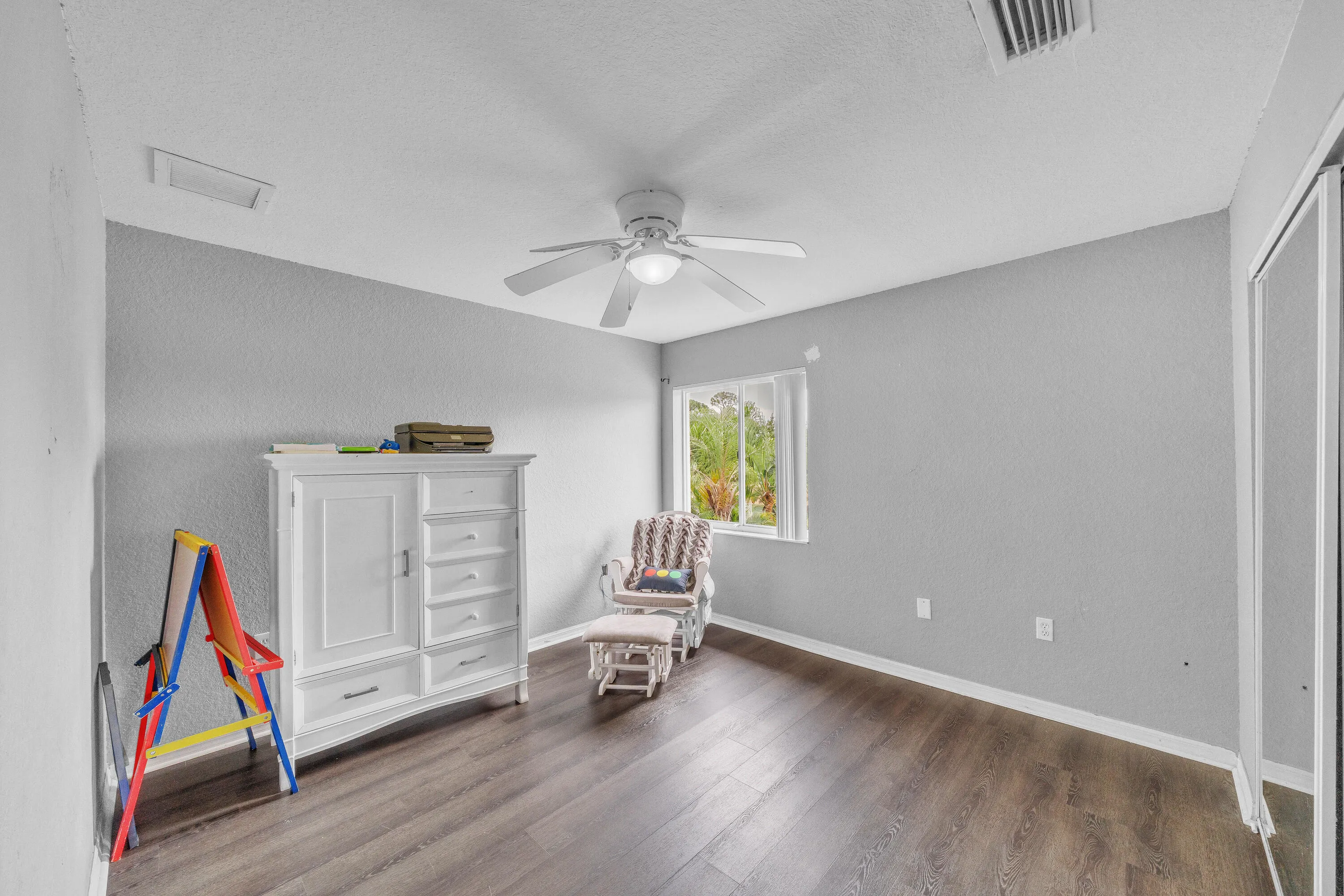 21 Guest Bedroom A (1)