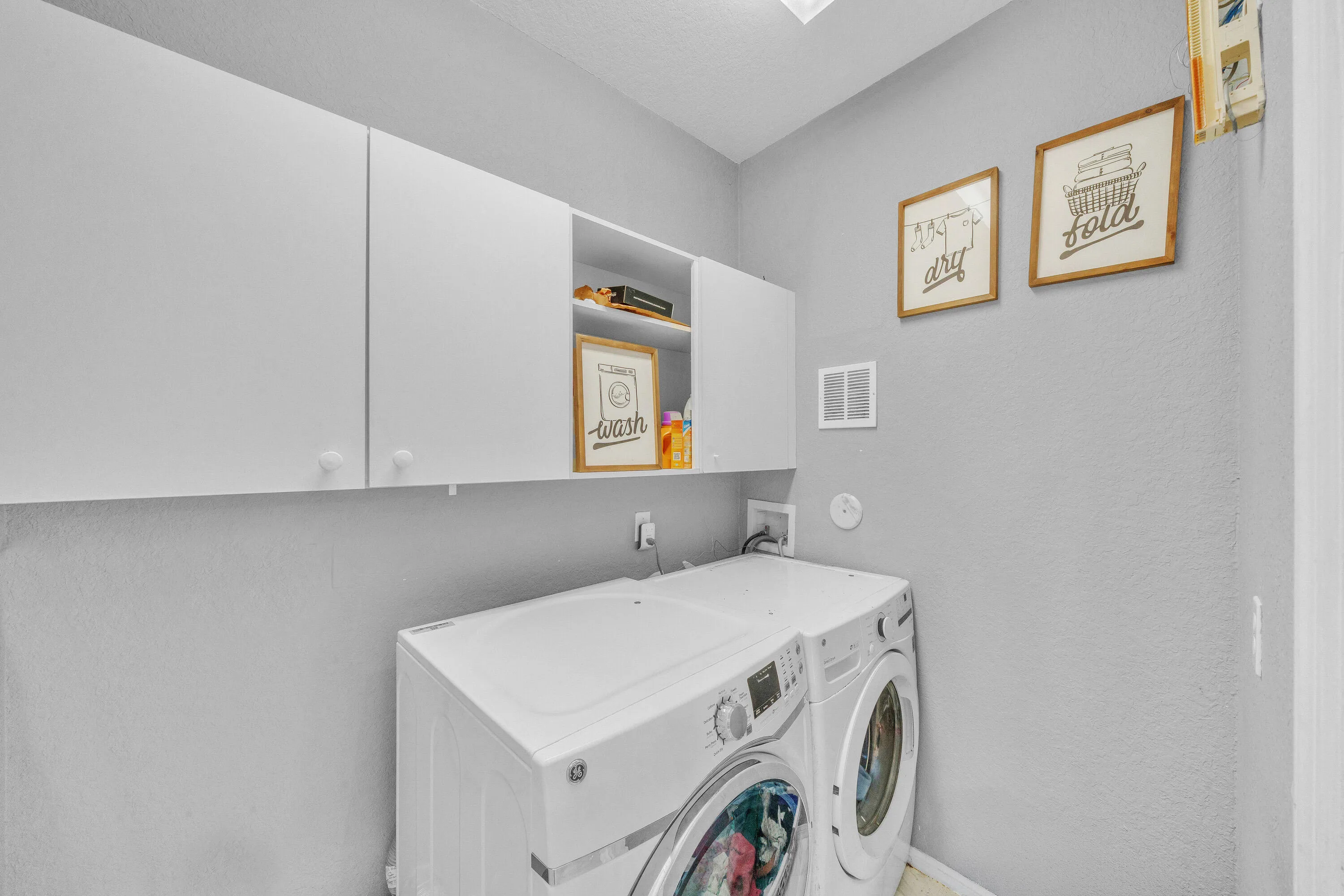 6 Laundry Room (2)