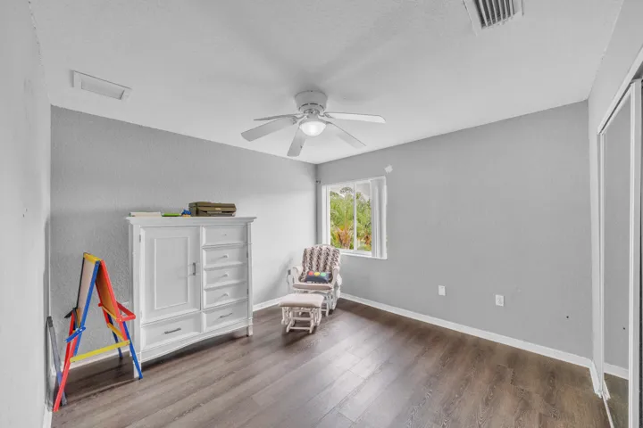 21 Guest Bedroom A (1)