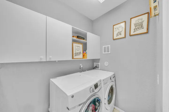 6 Laundry Room (2)