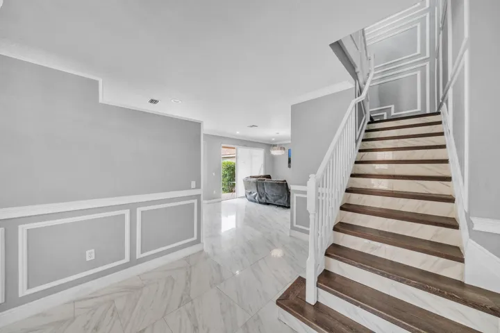 13 Stairwell (1)