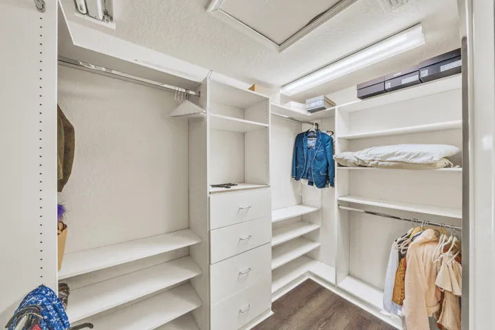 17 Primary Closet (2)