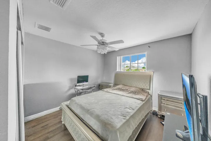 25 Guest Bedroom C (1)