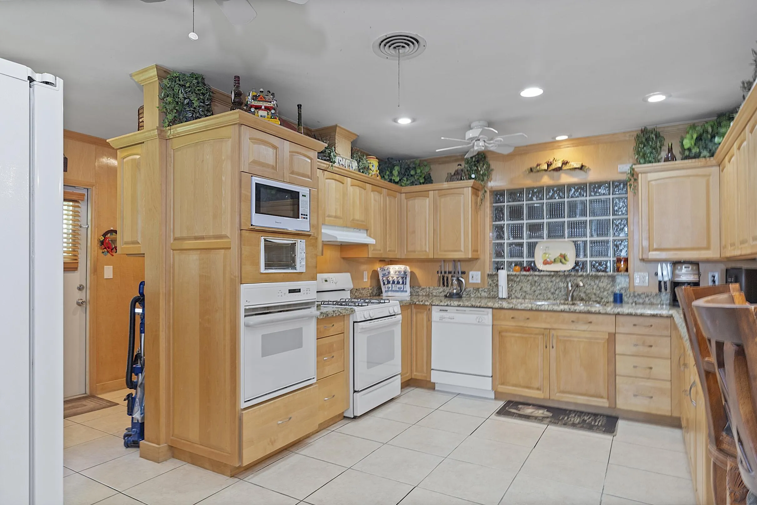 521 SW 59th st - - 028