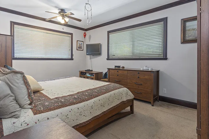 521 SW 59th st - - 040