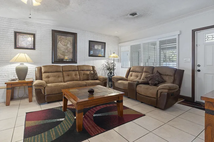 521 SW 59th st - - 017