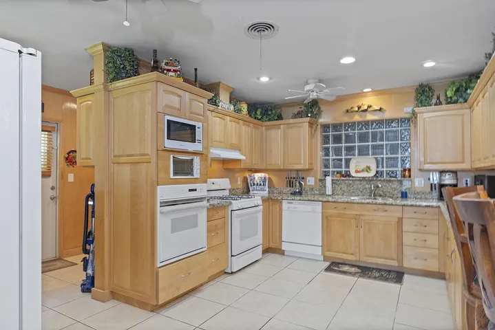 521 SW 59th st - - 028