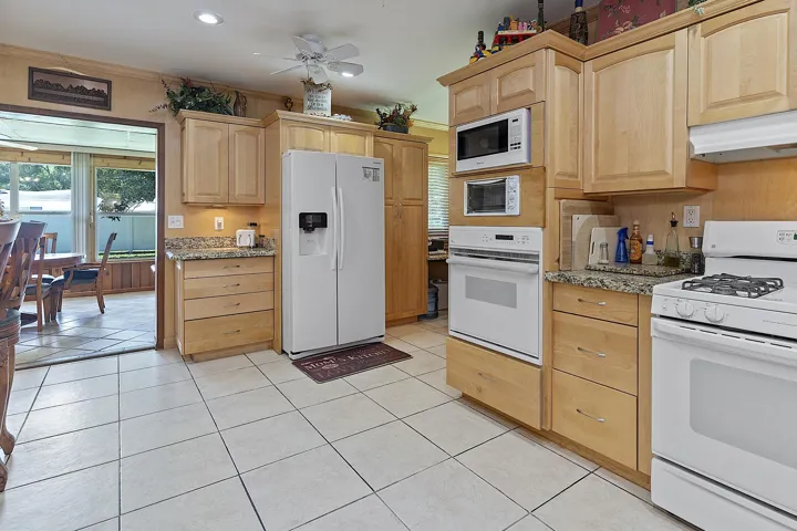 521 SW 59th st - - 032