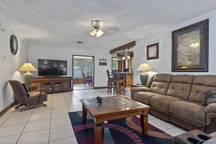 521 SW 59th st - - 014