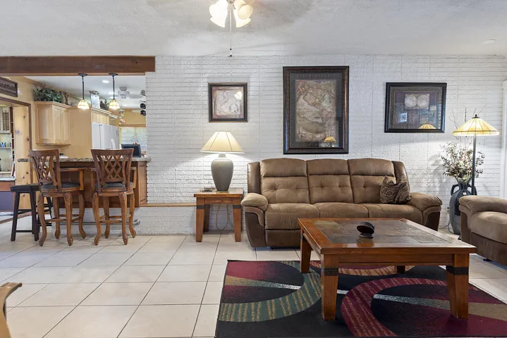 521 SW 59th st - - 016