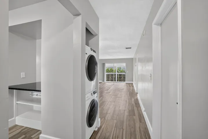 Entry w/ Washer & Dryer