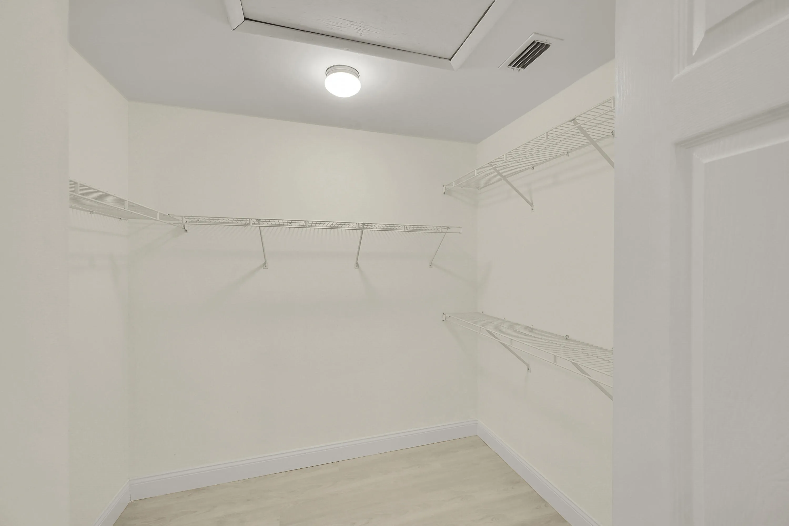 Walk-in-Closet