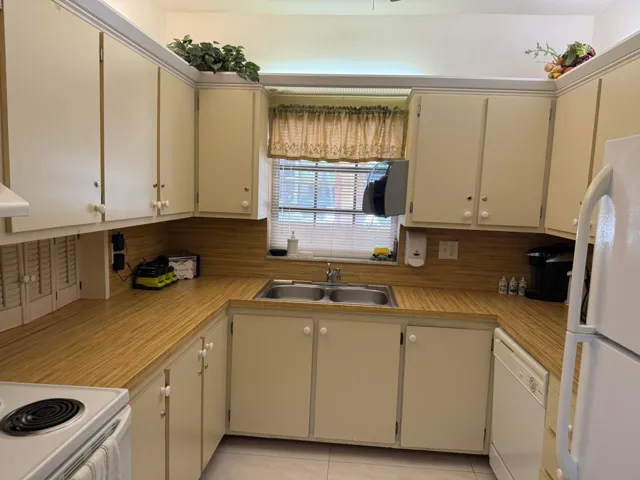 clubhouse kitchen