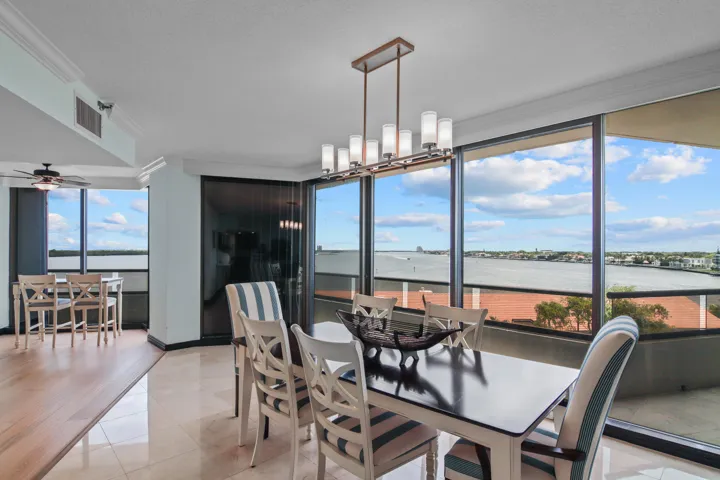 Dining Room / Breakfast Nook