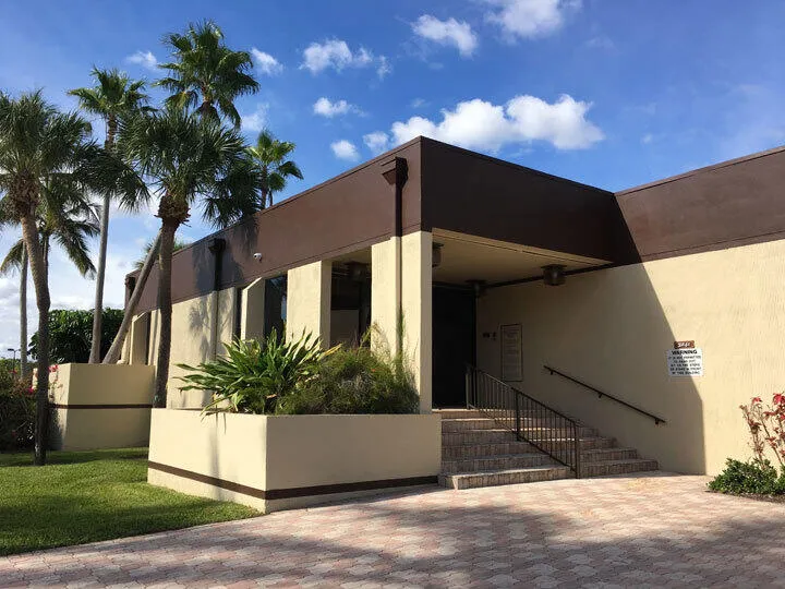 CCN-Clubhouse-Entrance