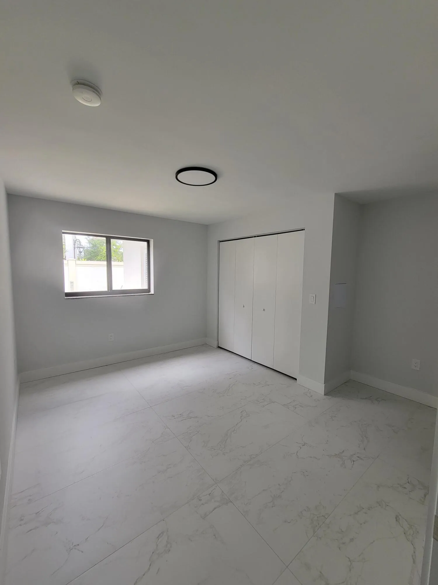 Master bathroom (pic2)