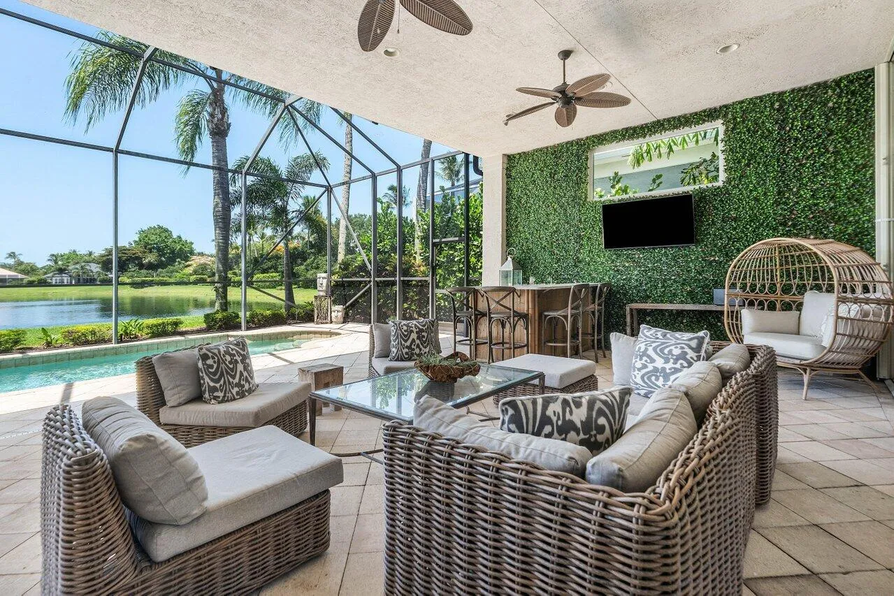 Fabulous Space for Outdoor Entertaining