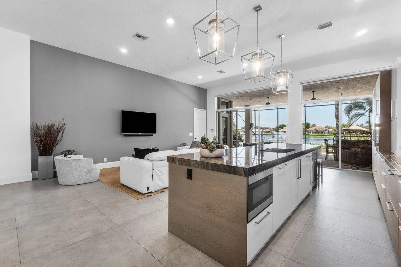 Oversized Island - Built-In Appliances