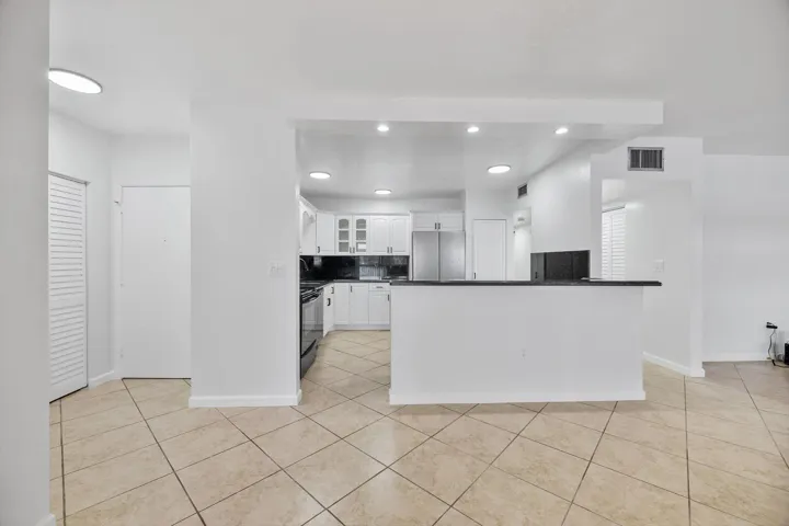 02-740 NE 199 St APT 205G_002