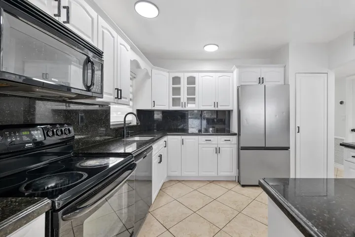06-740 NE 199 St APT 205G_006