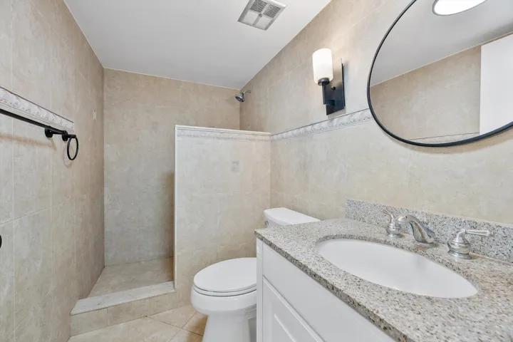 10-740 NE 199 St APT 205G_010